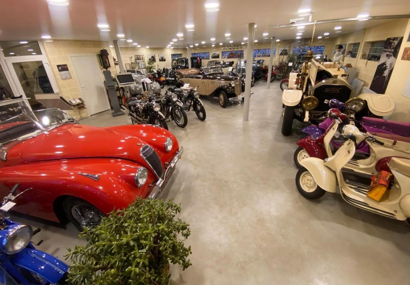 Classic Car Museum Apartment Рига Экстерьер фото